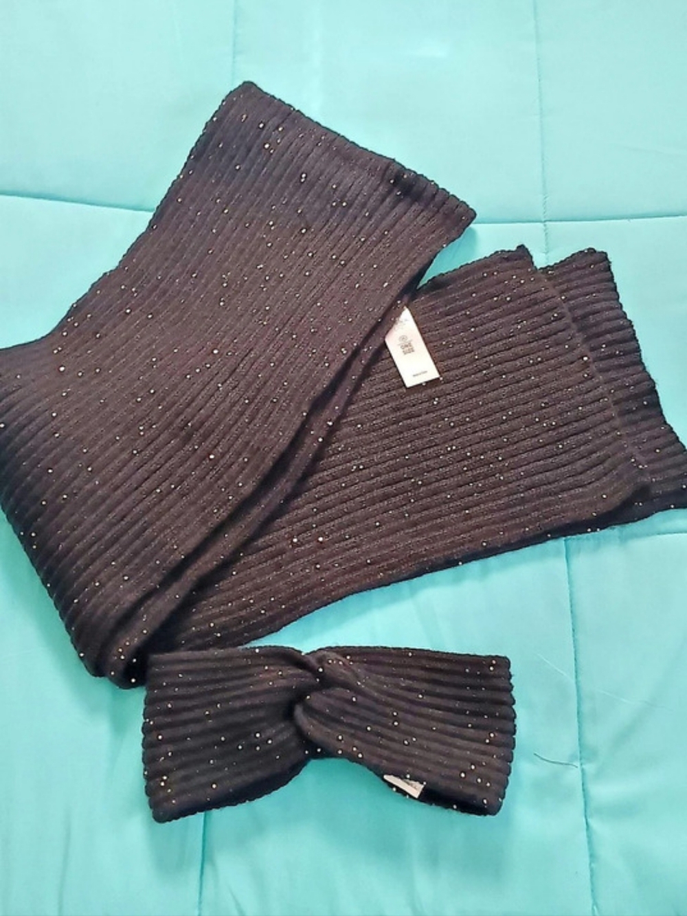 Serra Black Ribbed Scarf Set